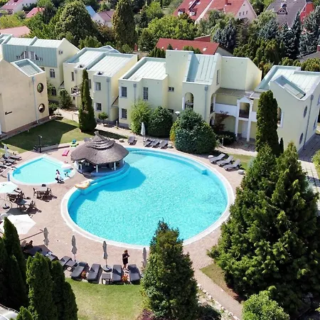 Poolside Apartman Siofok Apartment Exterior photo