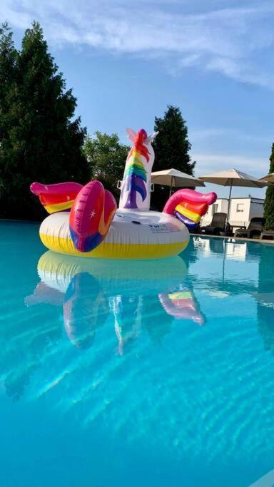 Apartment Poolside Apartman
