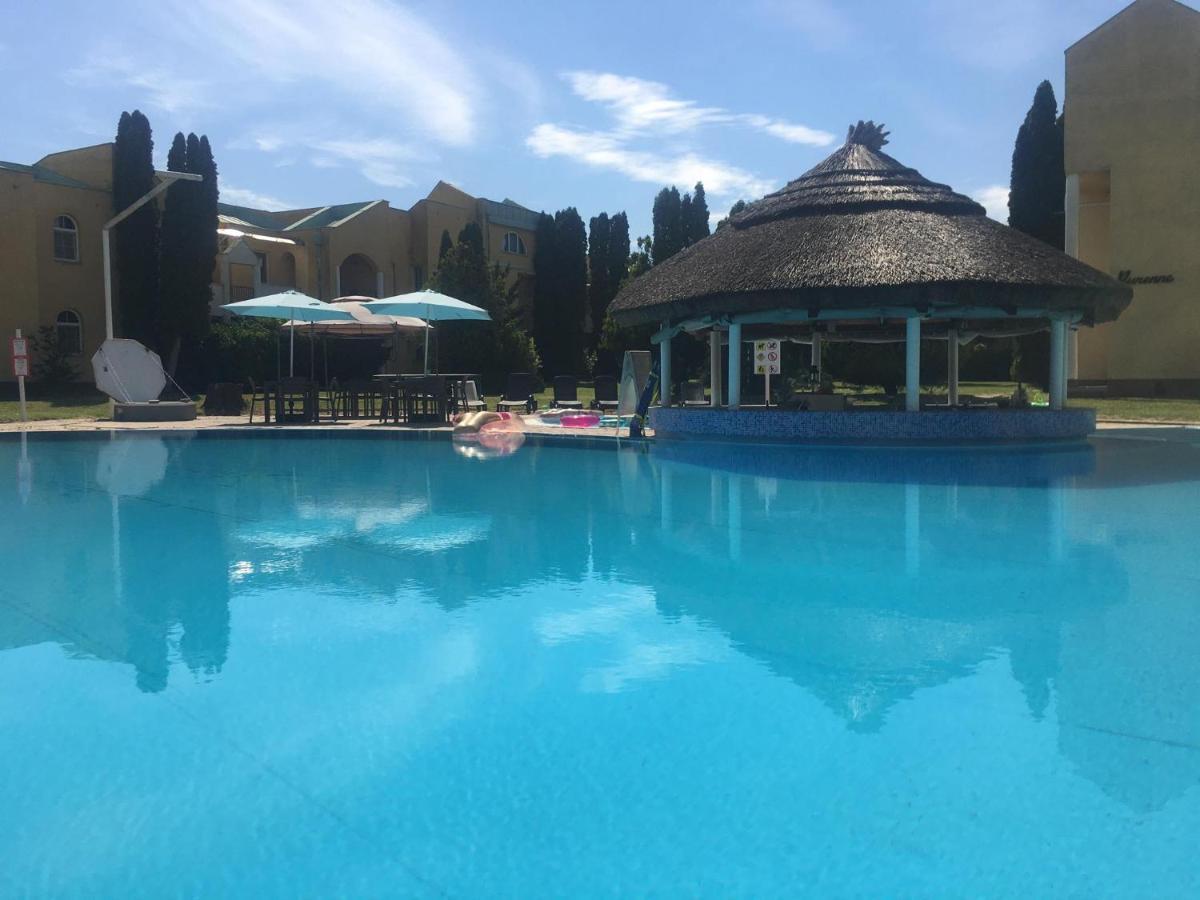 Apartment Poolside Apartman