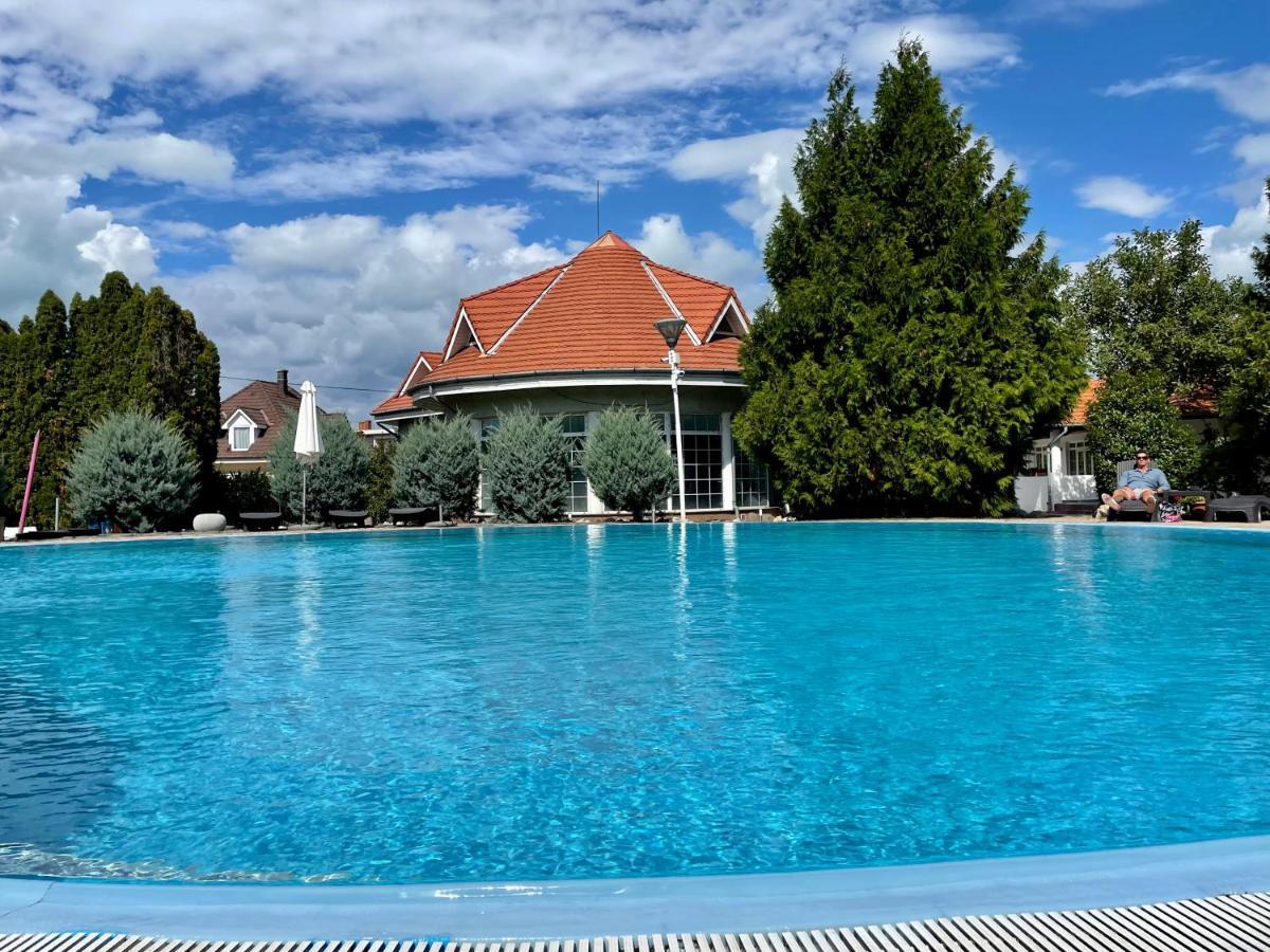 Poolside Apartman Apartment Siofok
