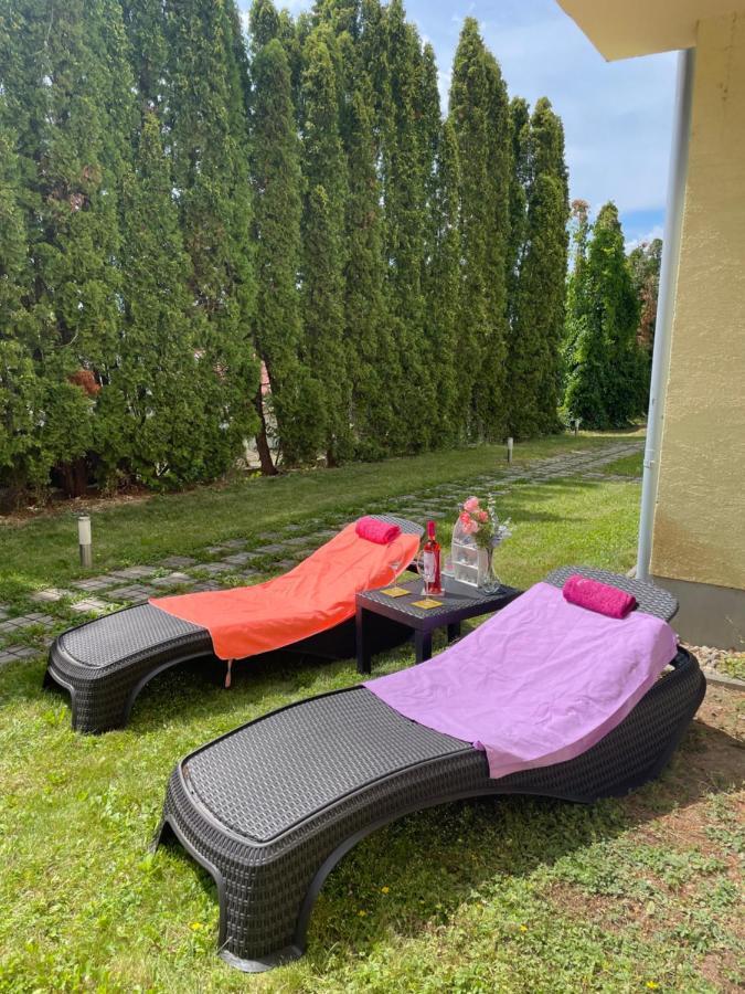 Poolside Apartman Apartment *